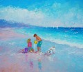 niño y niña con perro en la playa